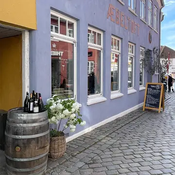 Manzana Tapas Bar