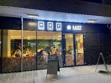 YI·EAST