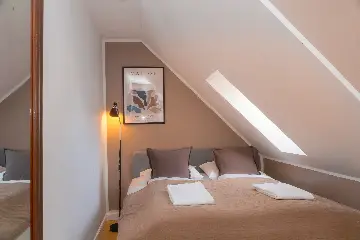 KEFS Guesthouse & Café