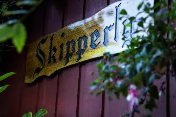 Skipperly