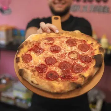 Flo's Pizza