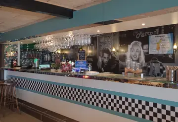 Cafe Retro