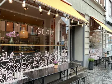 Glad